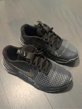 Nike Kids Black and Gray Mesh Sneaker
